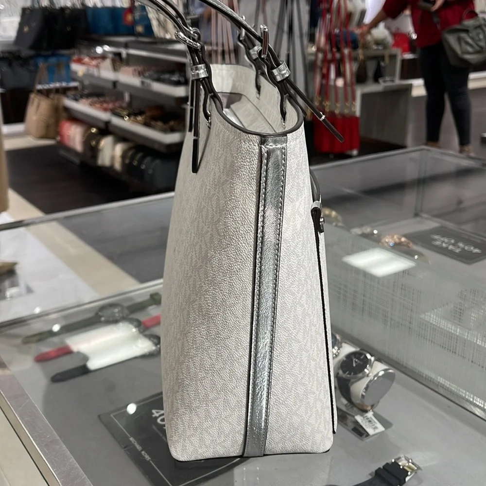MICHAEL KORS OUTLET
Jet Set Medium Logo Pocket Tote Bag
Optic White/Silver 
NWT - Picture 12 of 16